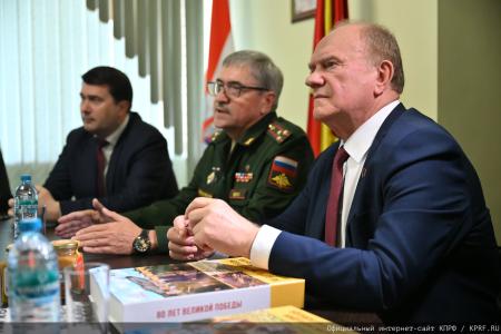 "Комсомольская правда": Г. А. Зюганов в Медовый Спас привез свой мед в госпиталь имени Вишневского