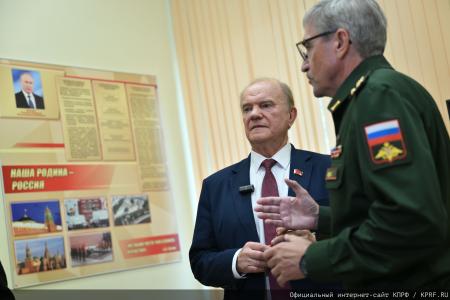 "Комсомольская правда": Г. А. Зюганов в Медовый Спас привез свой мед в госпиталь имени Вишневского
