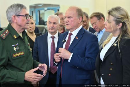 "Комсомольская правда": Г. А. Зюганов в Медовый Спас привез свой мед в госпиталь имени Вишневского