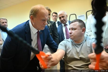 "Комсомольская правда": Г. А. Зюганов в Медовый Спас привез свой мед в госпиталь имени Вишневского