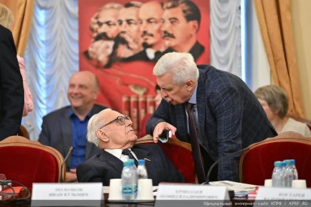 Состоялся круглый стол, посвященный годовщине событий августа 1991 года