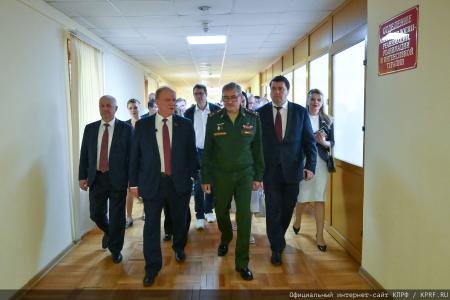 "Комсомольская правда": Г. А. Зюганов в Медовый Спас привез свой мед в госпиталь имени Вишневского
