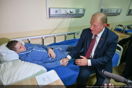 "Комсомольская правда": Г. А. Зюганов в Медовый Спас привез свой мед в госпиталь имени Вишневского
