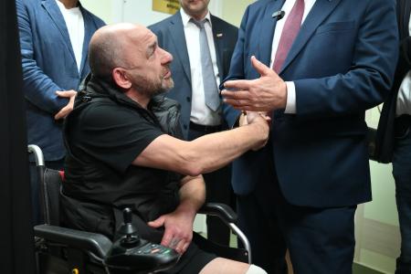 "Комсомольская правда": Г. А. Зюганов в Медовый Спас привез свой мед в госпиталь имени Вишневского