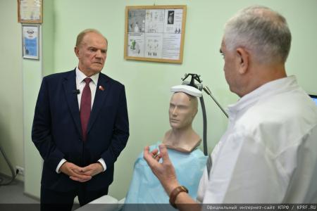 "Комсомольская правда": Г. А. Зюганов в Медовый Спас привез свой мед в госпиталь имени Вишневского
