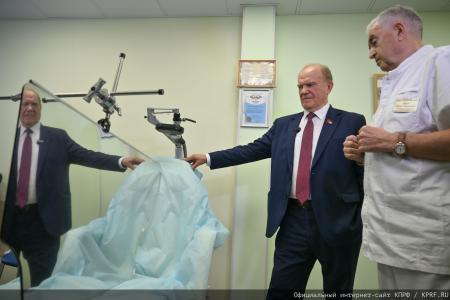 "Комсомольская правда": Г. А. Зюганов в Медовый Спас привез свой мед в госпиталь имени Вишневского