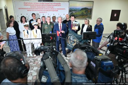 "Комсомольская правда": Г. А. Зюганов в Медовый Спас привез свой мед в госпиталь имени Вишневского