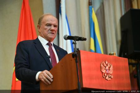 "Комсомольская правда": Г. А. Зюганов в Медовый Спас привез свой мед в госпиталь имени Вишневского