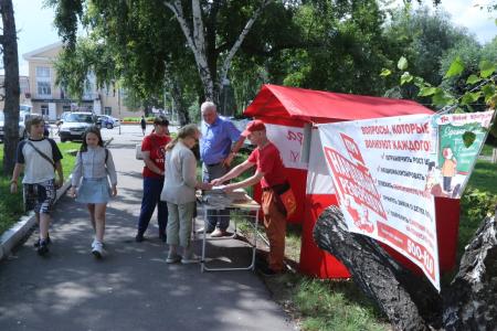 Омск. Красная палатка: приём ведёт депутат