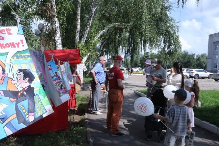 Омск. Красная палатка: приём ведёт депутат