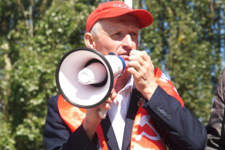 Митинг рассерженных родителей прошел в Омске