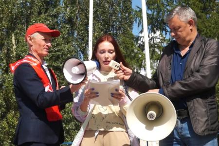 Митинг рассерженных родителей прошел в Омске