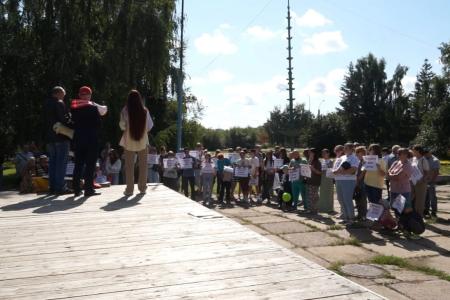 Митинг рассерженных родителей прошел в Омске