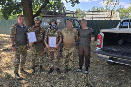 Лидер херсонских коммунистов Рамиль Замалетдинов поздравил бойцов ВДВ на передовой
