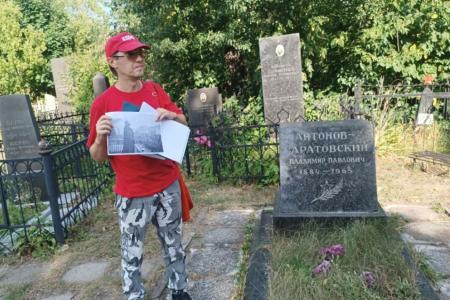 Саратовские коммунисты и комсомольцы почтили память деятелей революционного движения