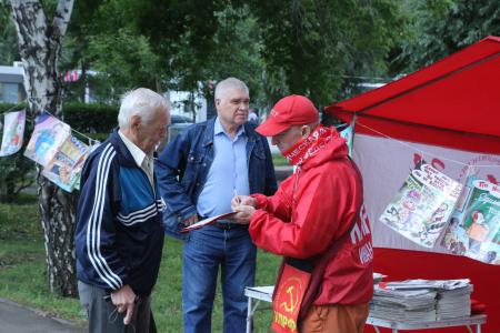 В Омске продолжается акция «красная палатка»