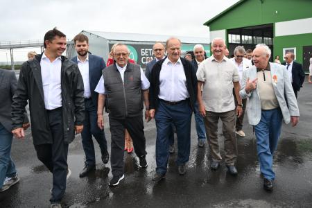 Г.А. Зюганов посетил центр селекции и семеноводства “Бетагран Семена”