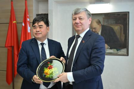 Дмитрий Новиков встретился с делегацией вьетнамского журнала «Коммунист»
