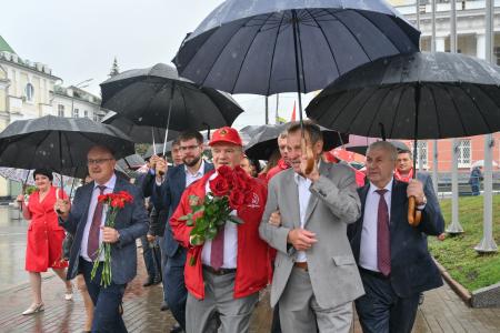 Г.А. Зюганов возложил цветы к памятнику В.И. Ленину в Орле