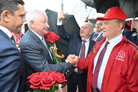 Г.А. Зюганов возложил цветы к памятнику В.И. Ленину в Орле