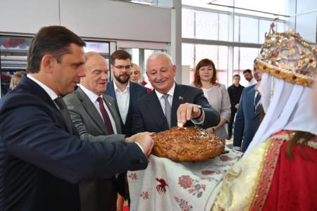 Г.А. Зюганов принял участие в открытии мультибрендового центра компании Terra Group