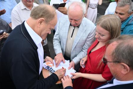 Г.А. Зюганов посетил центр селекции и семеноводства “Бетагран Семена”