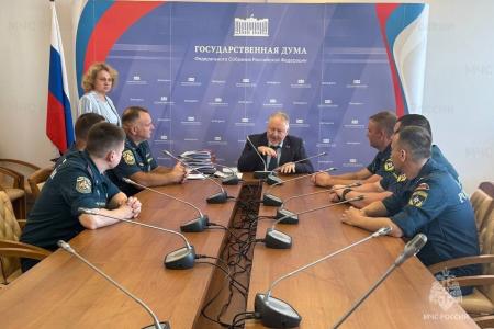 За профессионализм и верность долгу: Сергей Обухов отметил заслуги сотрудников службы пожаротушения Москвы
