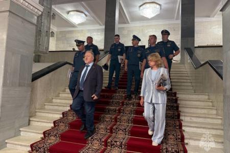 За профессионализм и верность долгу: Сергей Обухов отметил заслуги сотрудников службы пожаротушения Москвы