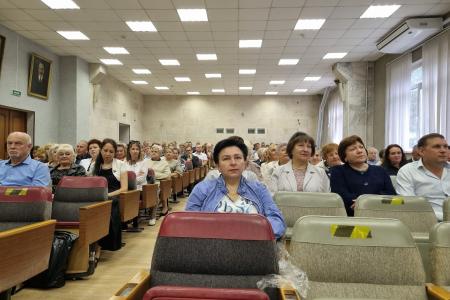 Руководитель фракции КПРФ в Мособлдуме Александр Наумов поздравил коллектив Федерального научного центра овощеводства с юбилеем