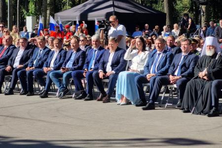 По поручению руководителя фракции в Мособлдуме КПРФ Александра Наумова делегация подмосковных коммунистов поздравила жителей Коломны с Днем города