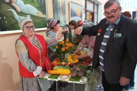 Зампредседателя Мособлдумы Александр Наумов поддерживает хор ветеранов Каширы