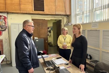 Секретарь МК КПРФ, руководитель фракции КПРФ в Мособлдуме Александр Наумов посетил избирательные участки во Фрязино