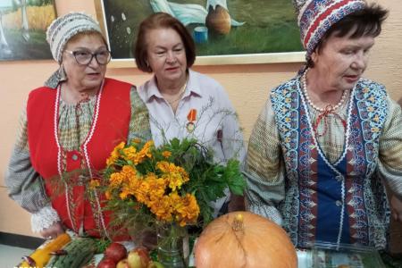 Зампредседателя Мособлдумы Александр Наумов поддерживает хор ветеранов Каширы