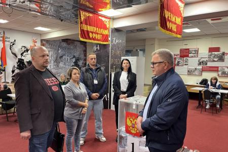 Секретарь МК КПРФ, руководитель фракции КПРФ в Мособлдуме Александр Наумов посетил избирательные участки во Фрязино