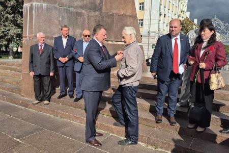 В.И. Кашин продолжил свой визит в Рязань посещением главной площади города, носящей имя Владимира Ильича Ленина