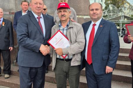 В.И. Кашин продолжил свой визит в Рязань посещением главной площади города, носящей имя Владимира Ильича Ленина
