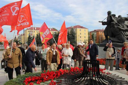 Коммунисты отметили 82-ю годовщину освобождения Брянска от немецко-фашистских захватчиков