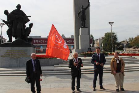 Коммунисты отметили 82-ю годовщину освобождения Брянска от немецко-фашистских захватчиков