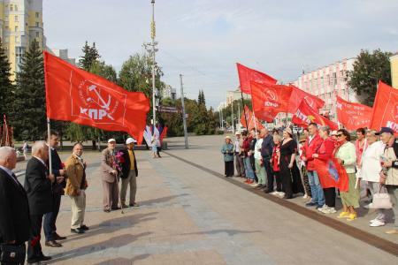 Коммунисты отметили 82-ю годовщину освобождения Брянска от немецко-фашистских захватчиков
