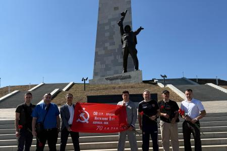 Группа грузинских политиков и журналистов во главе с международным секретарем партии "Солидарность во имя мира" Мамукой Пипия посетила ДНР