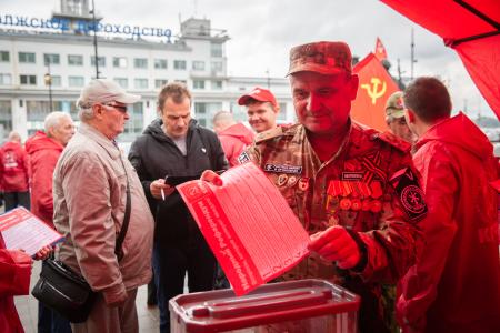 Нижегородское региональное отделение продолжает сбор подписей по инициативам Народного Референдума КПРФ
