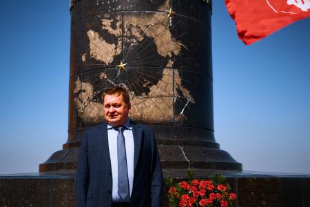 Владислав Егоров: «По инициативе Нижегородского Комсомола историческая надпись «Сталинскому Соколу» будет восстановлена на памятнике Чкалову в Нижнем Новгороде»