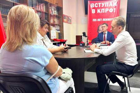 Народный депутат Алексей Корниенко провёл приём избирателей в Биробиджане