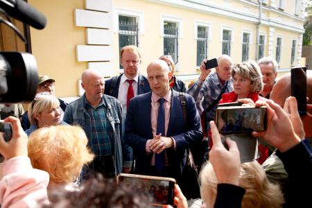 Денис Парфенов: "Суд перенёс рассмотрение дела Удальцова на неопределённый срок"