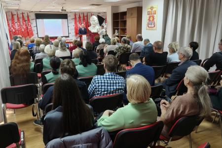 Кандидат в Губернаторы Свердловской области Александр Ивачёв: «Низкий поклон героям тыла и фронта! Благодаря вам живёт и побеждает Россия!»