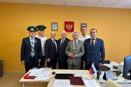 По инициативе Владимира Дзержинского, помощника депутата Госдумы Владислава Егорова, в школе №17 Северодонецка открыт бюст Феликса Дзержинского и школе присвоено его имя