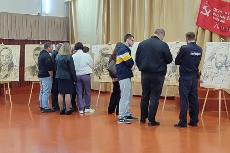 Нижегородское региональное отделение КПРФ организовало показ выставки «Уголь Донбасса» для сотрудников МВД