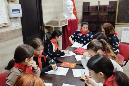 Карачаево-Черкесская Республика. В городе Черкесск состоялась встреча нескольких поколений пионеров