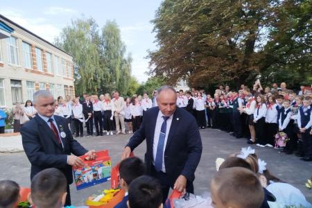1 сентября депутаты-коммунисты Нижегородской области поздравили школьников с началом нового учебного года