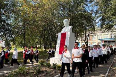 В Серковской школе Нижегородской области состоялось открытие отреставрированного памятника Владимиру Ильичу Ленину
